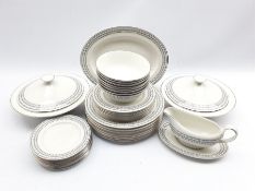 Royal Doulton Fontana pattern dinnerware comprising eight dinner plates, eight dessert plates, eight