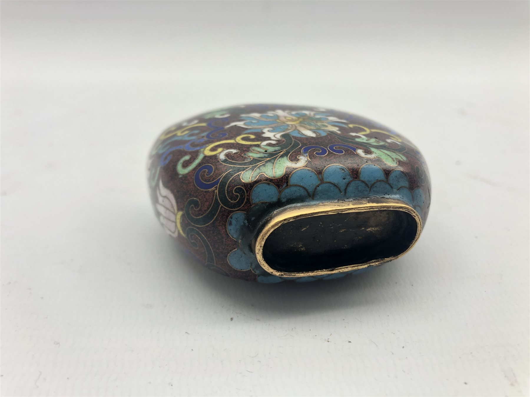Chinese Cloisonne snuff bottle decorated with foliate scrolls throughout, H10cm - Image 3 of 3