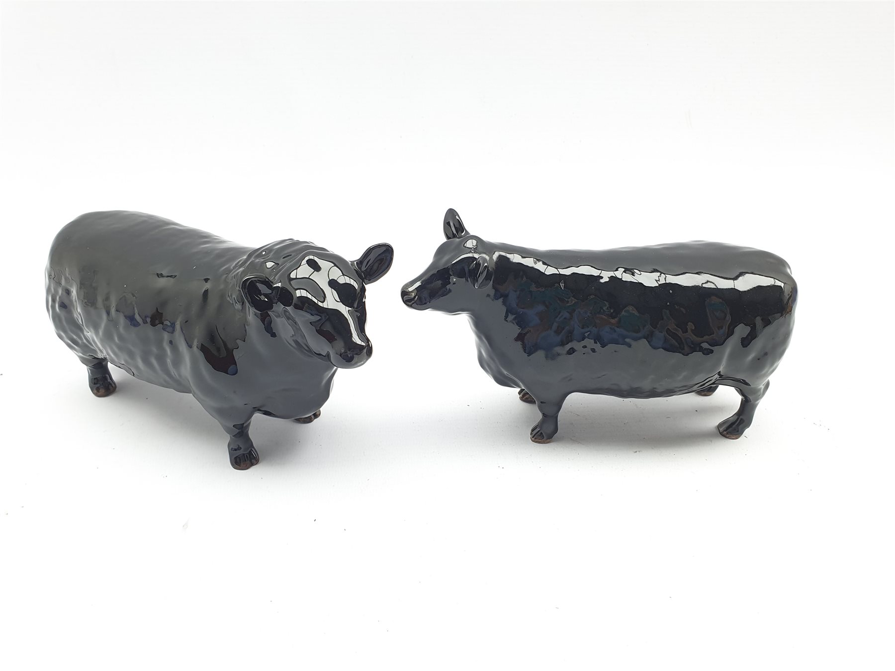 Beswick model of an Aberdeen Angus bull No. 1562 and Aberdeen Angus cow No.1563, withdrawn 1989