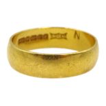 22ct gold wedding band hallmarked, approx 3.4gm