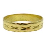 Gold band stamped 18ct, approx 2.72gm