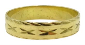 Gold band stamped 18ct, approx 2.72gm