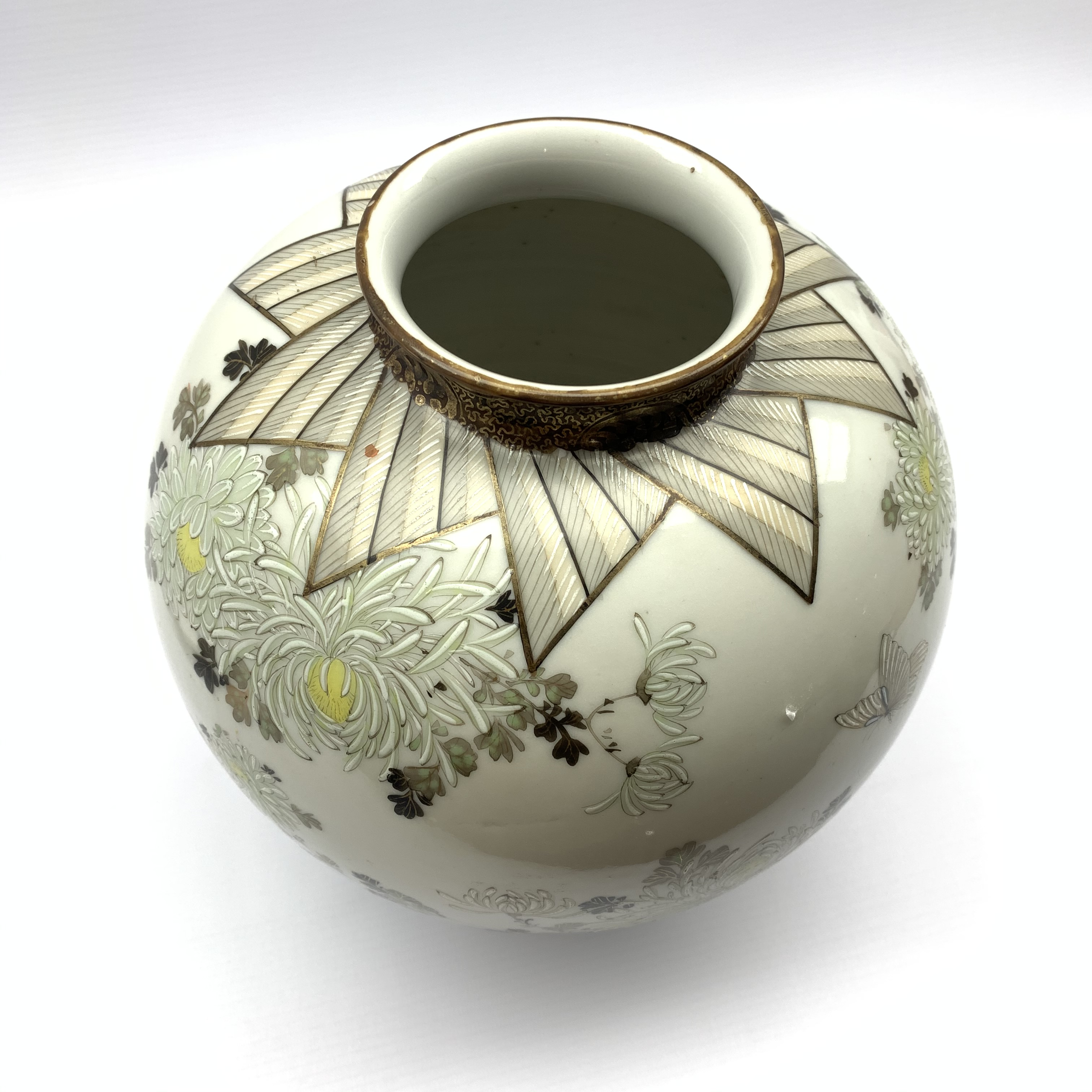 20th century Japanese porcelain vase of globular form, hand-painted with chrysanthemum and butterfli - Image 8 of 9