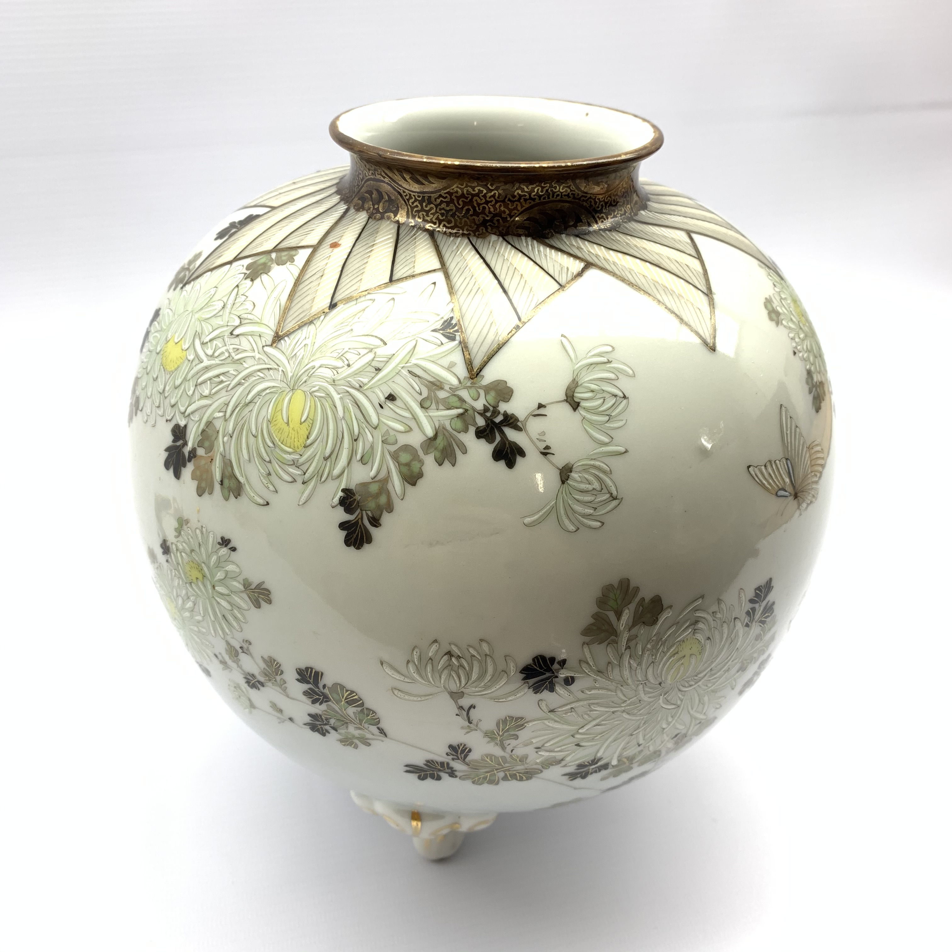 20th century Japanese porcelain vase of globular form, hand-painted with chrysanthemum and butterfli - Image 7 of 9