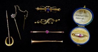 Edwardian 9ct gold single stone ruby ring, Birmingham 1907, gold horseshoe stick pin one other, gold