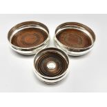 Pair of silver coasters with turned wooden bases by W I Broadway & Co, Birmingham 1981 & 1982 D14cm