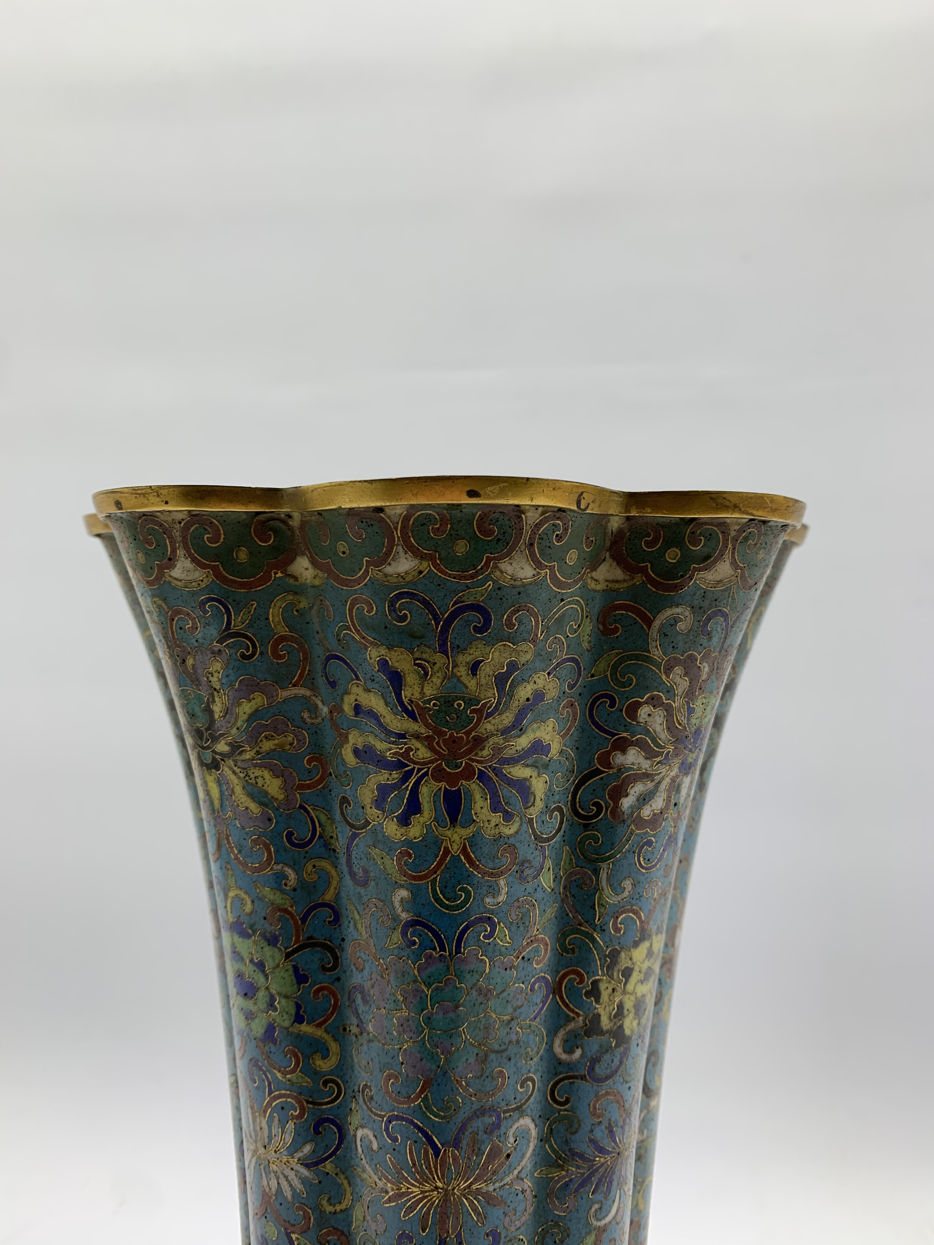 Chinese cloisonne vase, 18th Century, of lobed circular form, decorated with an all over floral desi - Image 26 of 31