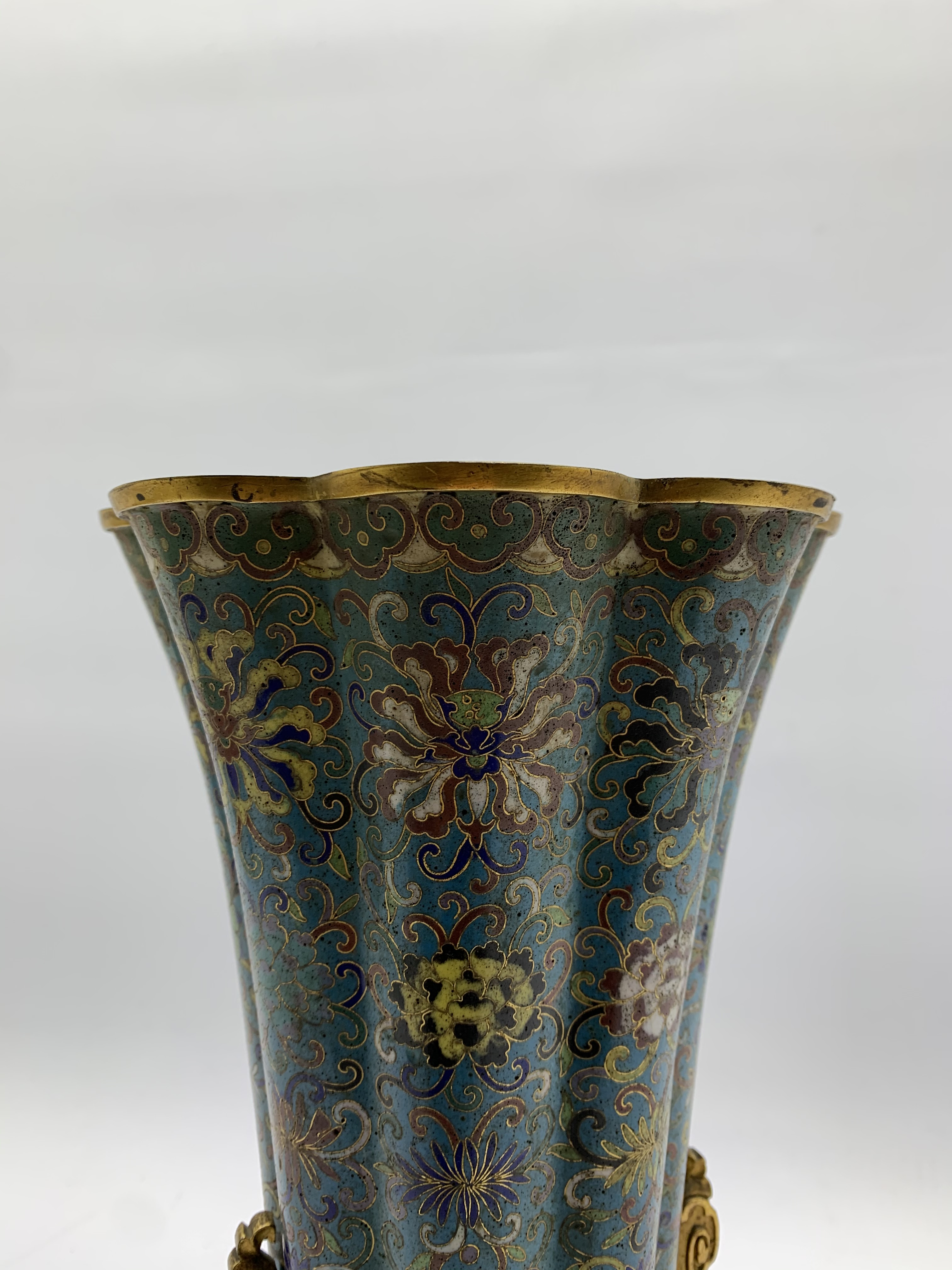 Chinese cloisonne vase, 18th Century, of lobed circular form, decorated with an all over floral desi - Image 28 of 31