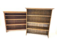 Early 20th century oak open bookcase with three adjustable shelves, raised on bracket supports, (W1