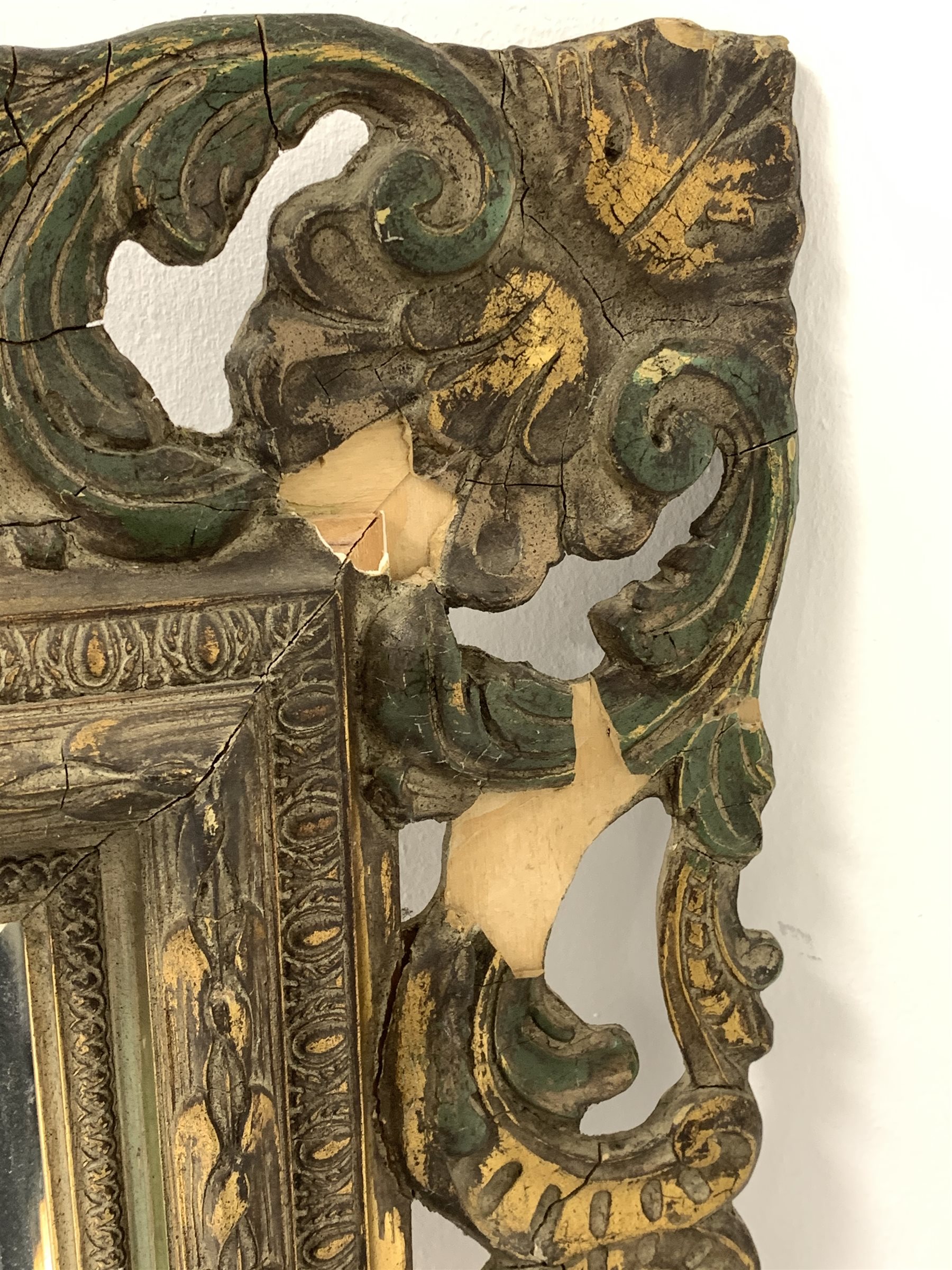 Early 20th century Irish gilt framed wall mirror, with scrolled acanthus leaf and shell motifs to b - Image 2 of 3