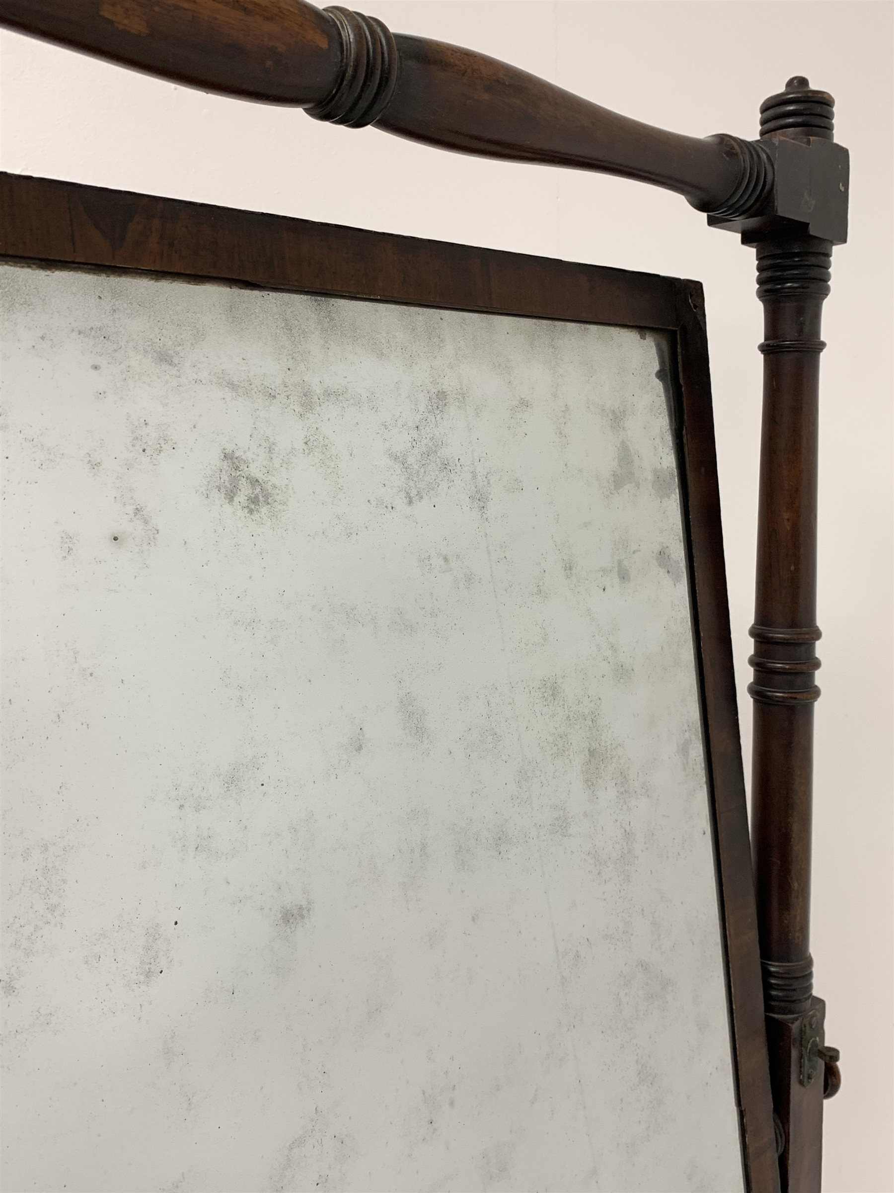 Mahogany Cheval mirror circa 1820, with ring turned supports and stretchers raised on splayed base - Bild 2 aus 4