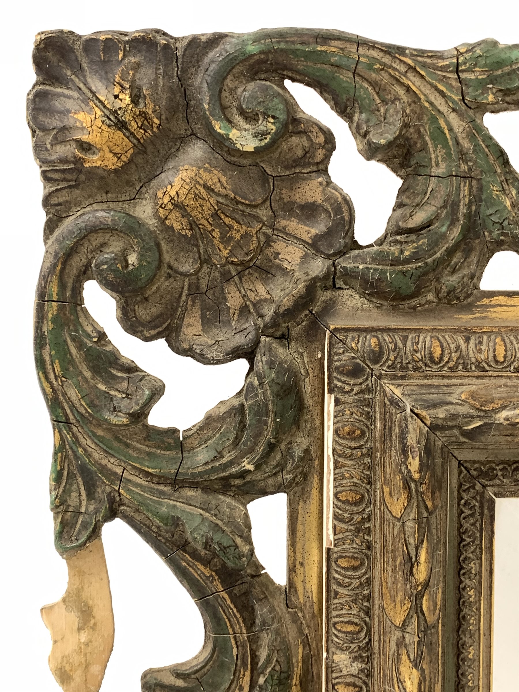 Early 20th century Irish gilt framed wall mirror, with scrolled acanthus leaf and shell motifs to b - Image 3 of 3