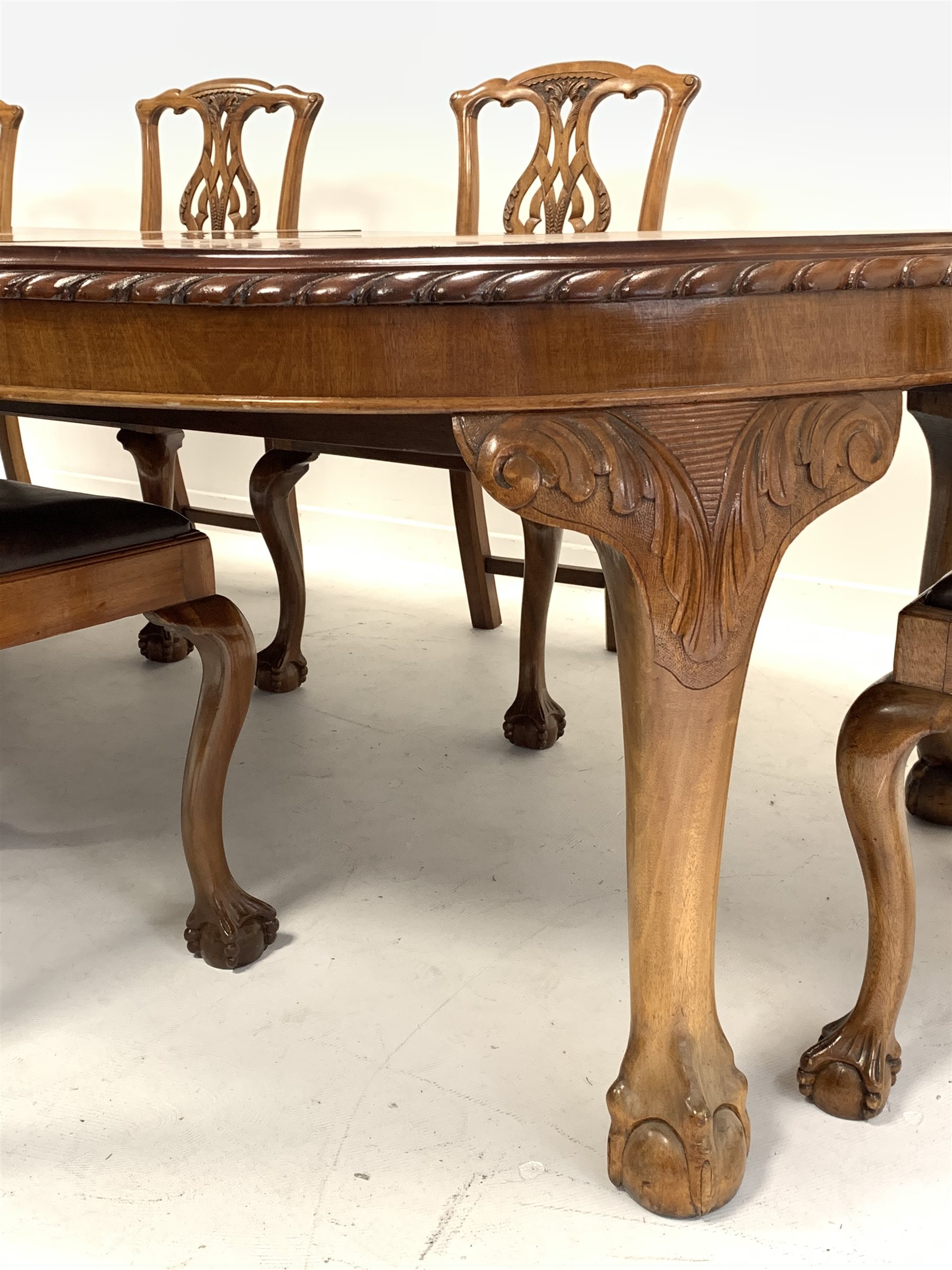 Early 20th century mahogany dining table, oval gadroon carved telescopic extending top with four add - Image 5 of 9