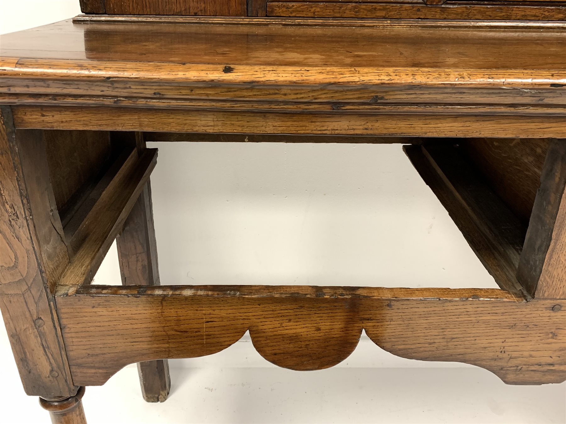 George III oak dresser, dentil cornice over open shelves and cupboards, three drawers under, raised - Image 5 of 8