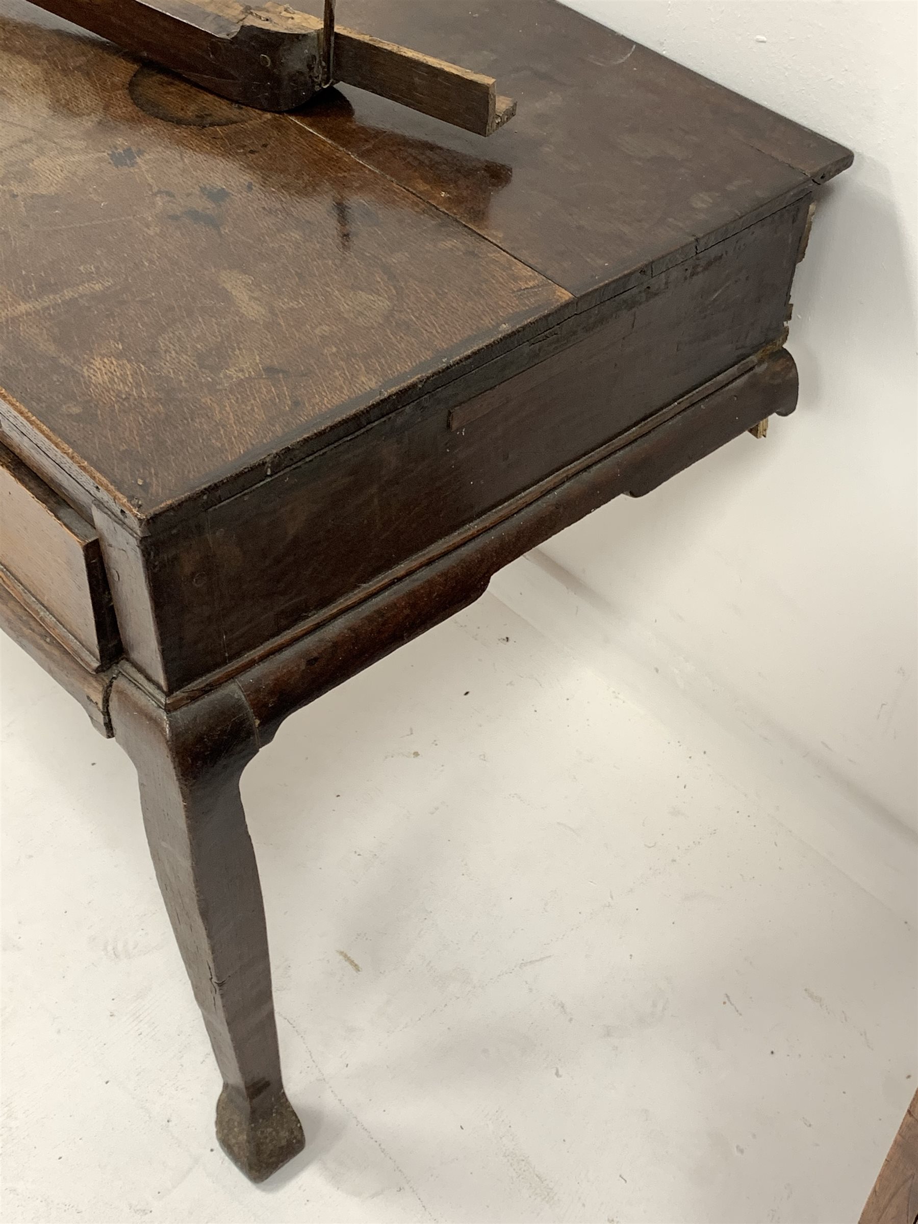 18th century oak side table fitted with single drawer, on cabriole supports, W95cm, H68cm, H61cm - Image 3 of 4