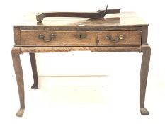 18th century oak side table fitted with single drawer, on cabriole supports, W95cm, H68cm, H61cm