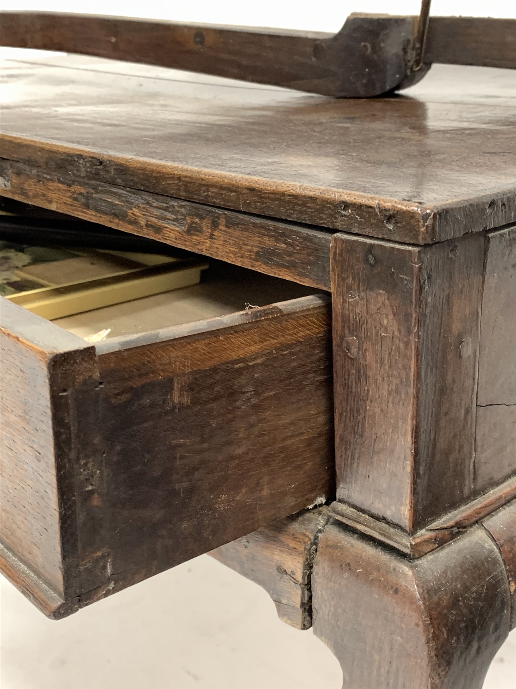 18th century oak side table fitted with single drawer, on cabriole supports, W95cm, H68cm, H61cm - Image 4 of 4