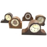 Early 20th century cartouche shaped mahogany veneered mantel clock, with Westminster chiming movemen