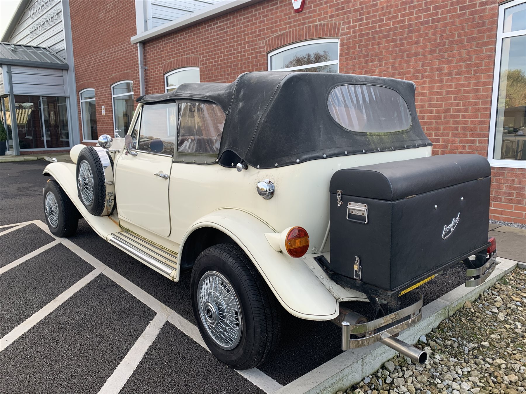 Beauford wedding car - 1980's replica of a classic 1930's two door grand tourer luxury car, with fou - Image 3 of 16