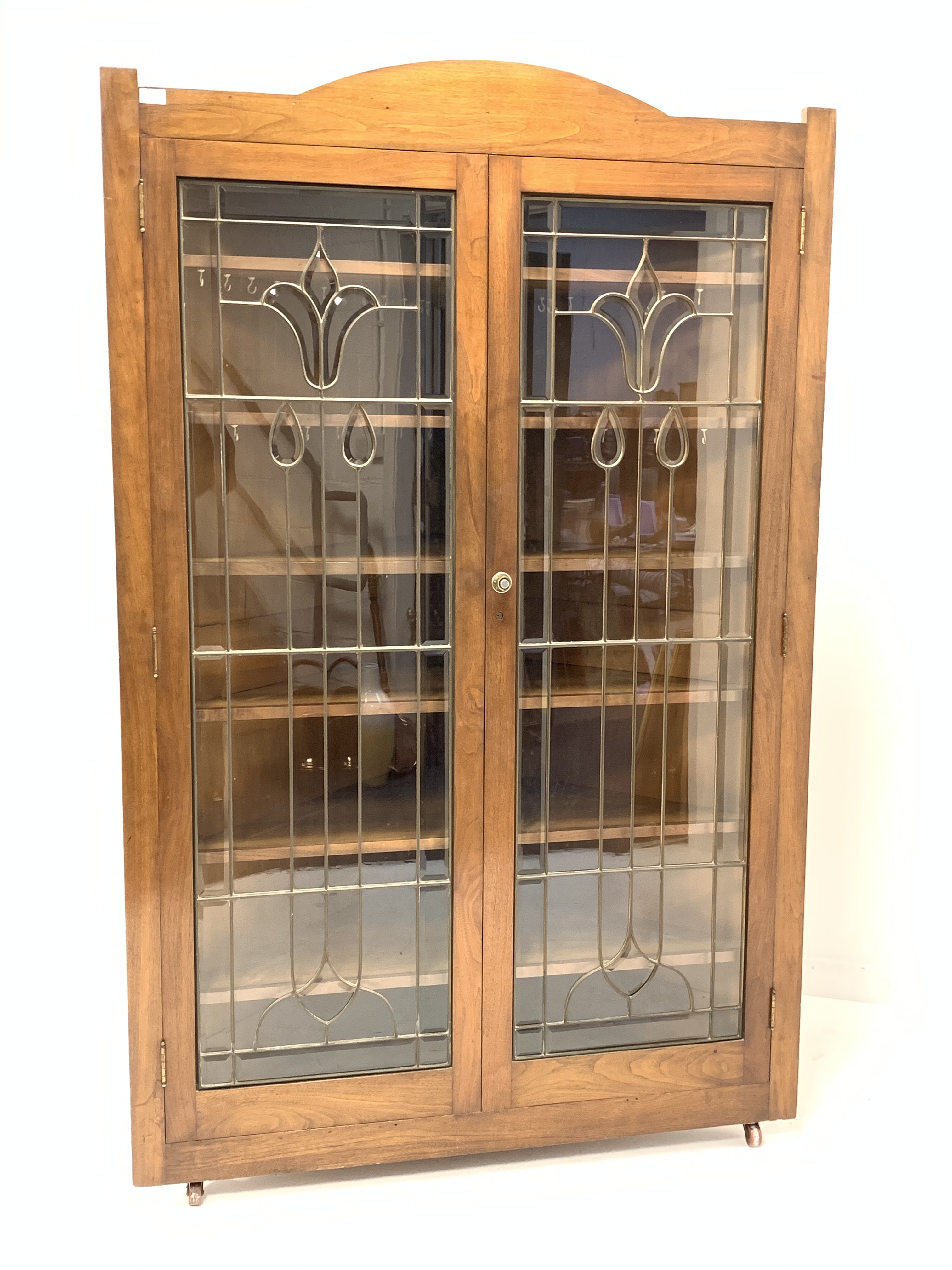 Early 20th century American walnut floor standing corner cupboard, with arched pediment over two cop - Image 3 of 5