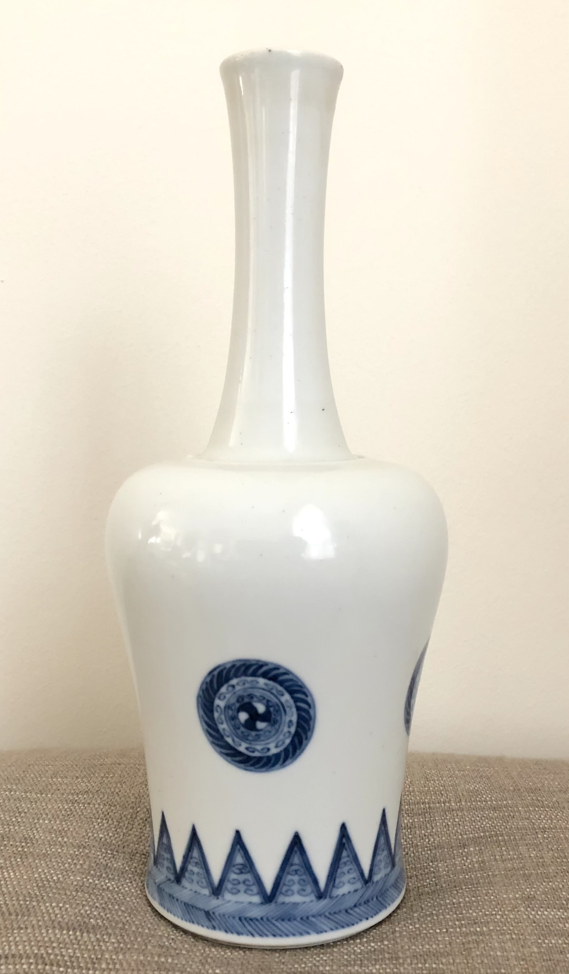 A Blue and White 'Mallet' Vase, Yaolinzun, 19th Century - Image 5 of 7