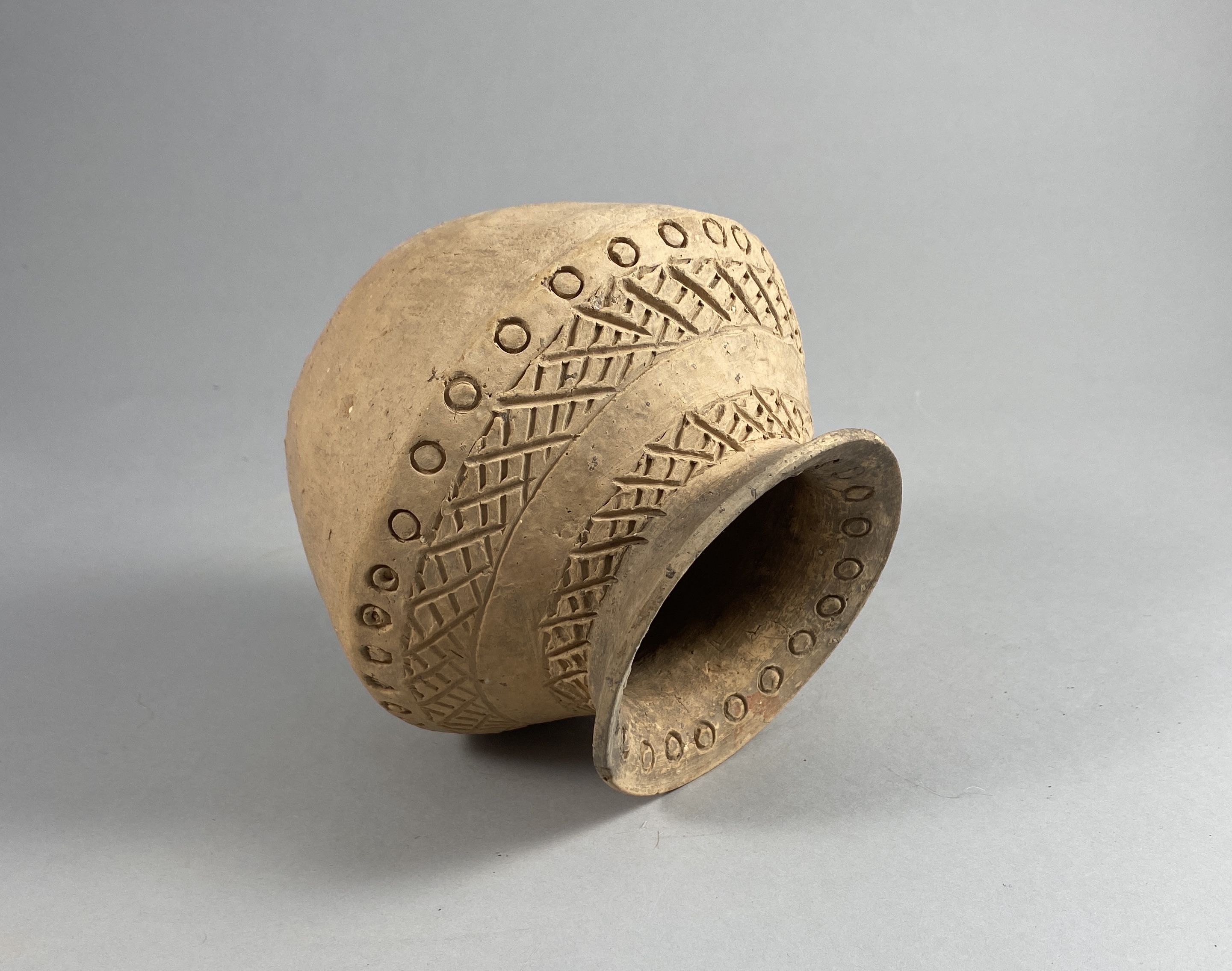 A Buff-White Pottery Vessel, Qijia Culture (2050–1700 Bc) - Image 5 of 6