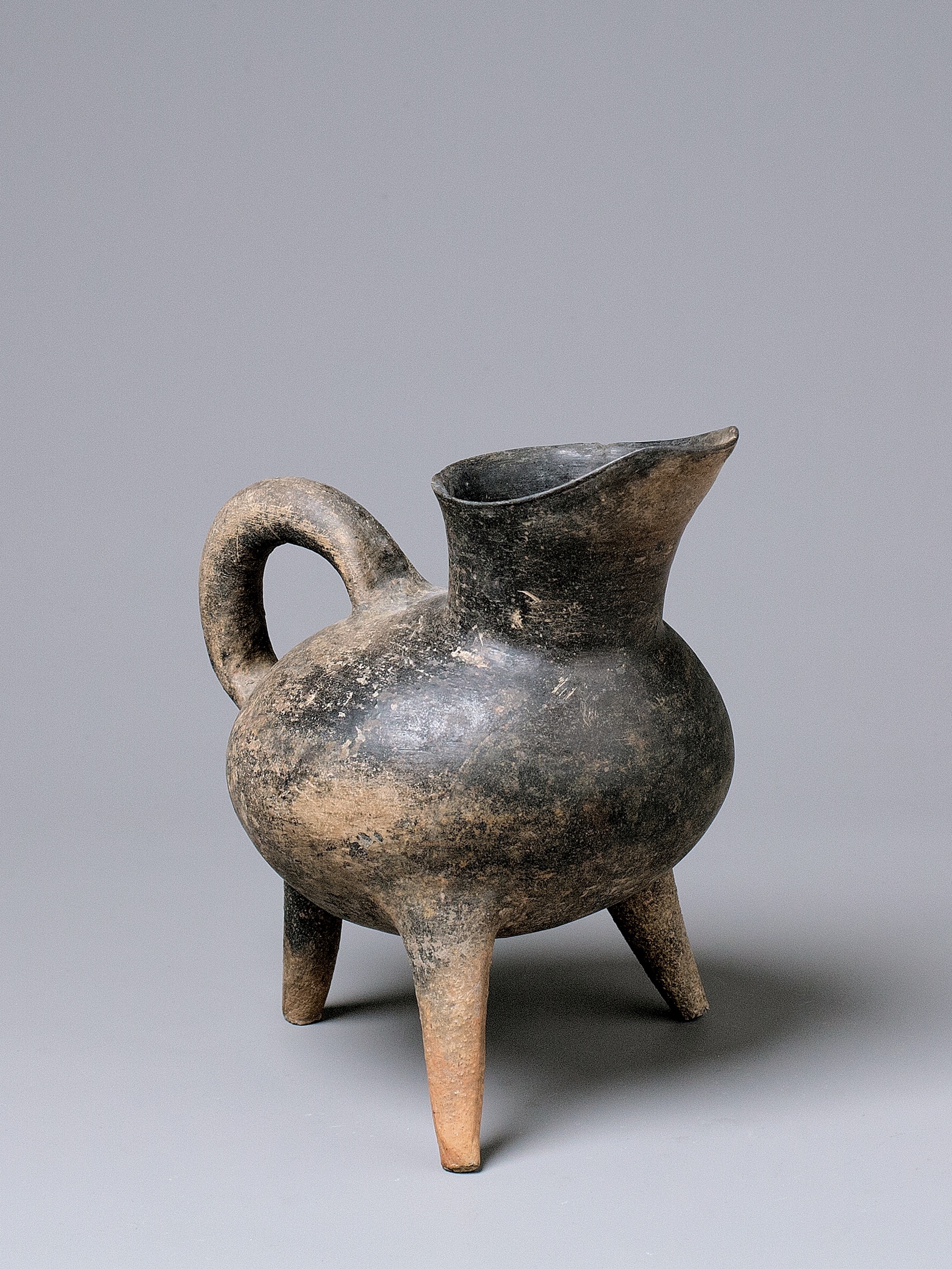 A Tripod Pottery Vessel, Liangzhu Culture (3300-2200 Bc)