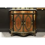 FRANKRIJK - ca 1850/70 fraai Napoleon III-meubel met gegalbeerd front en zijkanten, [...]