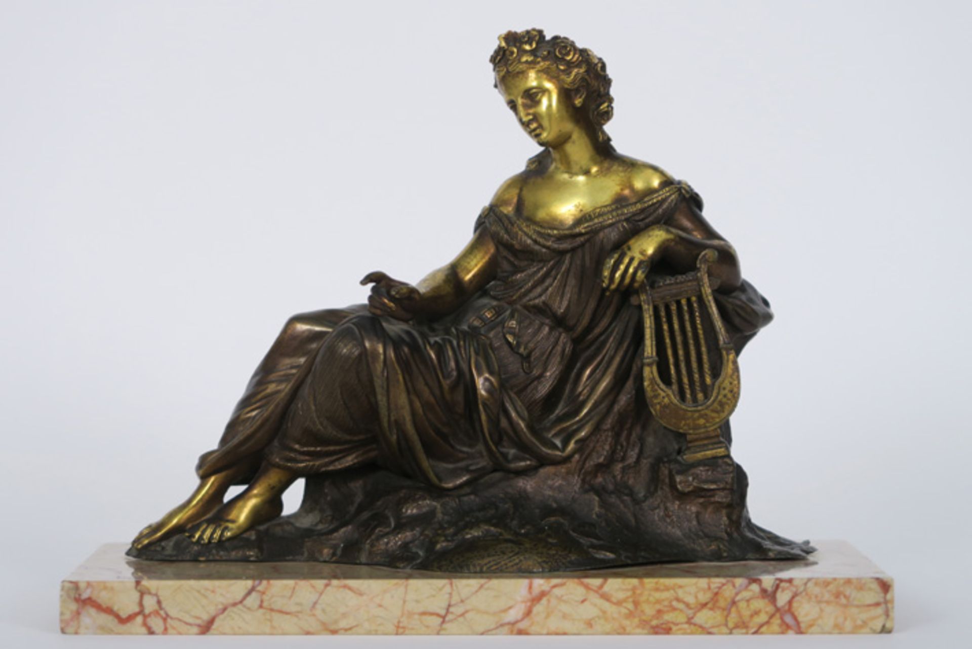 Antieke sculptuur in gedoreerde brons : "Zittende vrouw met lier" - hoogte : 17,5 [...]