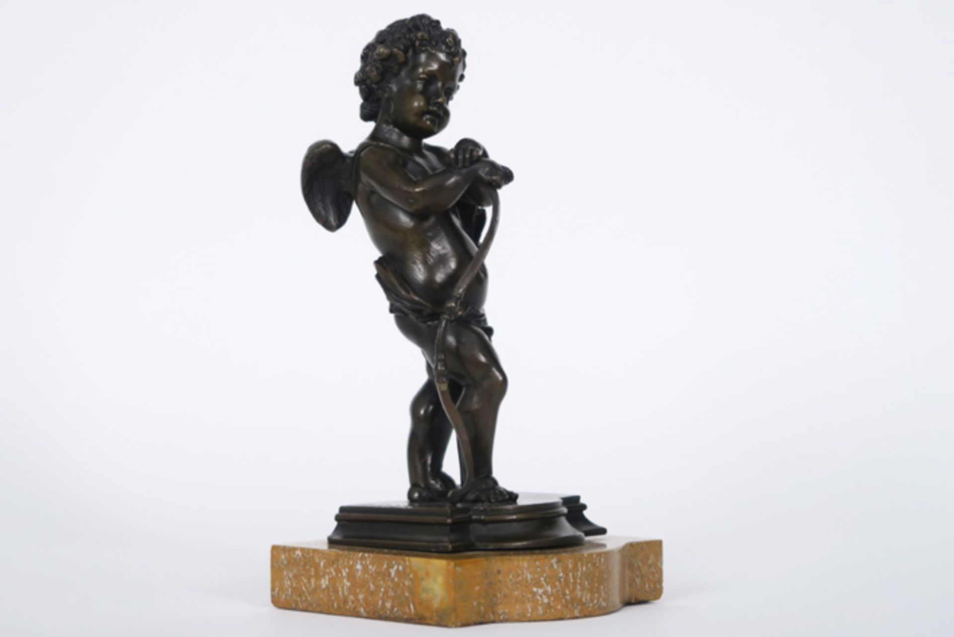 CLODION (1738 - 1814) kleine antieke sculptuur in brons : "Amor met boog" - hoogte [...] - Bild 2 aus 5