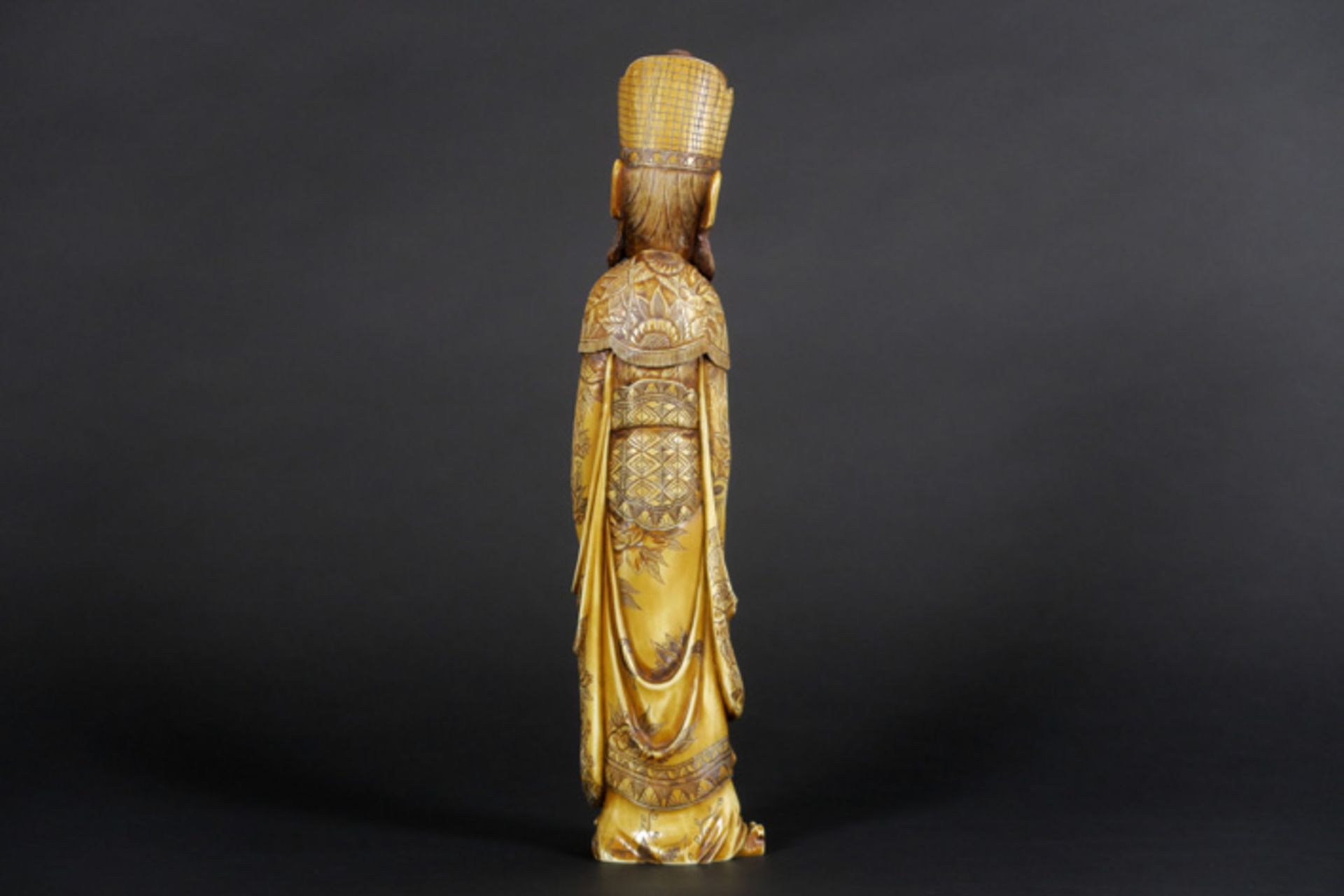 Antieke Japanse sculptuur in ivoor : "Wijze met waaier" - hoogte : 37,5 cm gemerkt [...] - Bild 3 aus 5