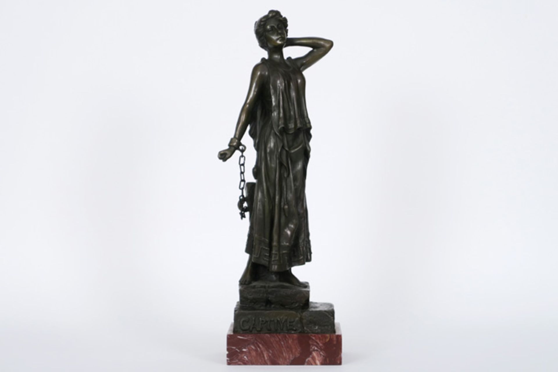 Franse Art Nouveau-sculptuur in brons met de voorstelling van een geketende vrouw, [...]