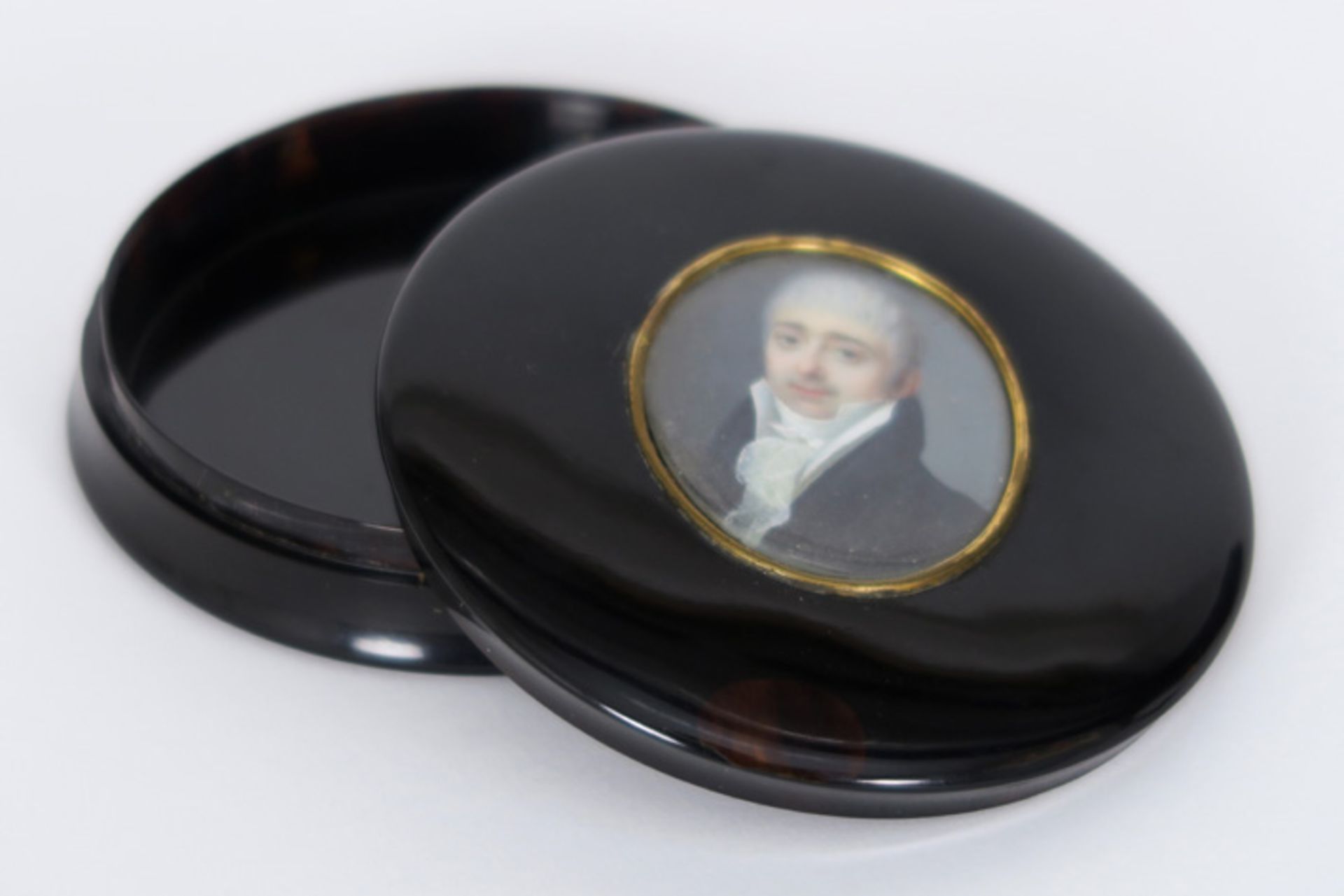 CIOR PIERRE-CHARLES (1769 - 1840) miniatuurschilderij met mansportret (diameter : 8,5 [...] - Bild 2 aus 2