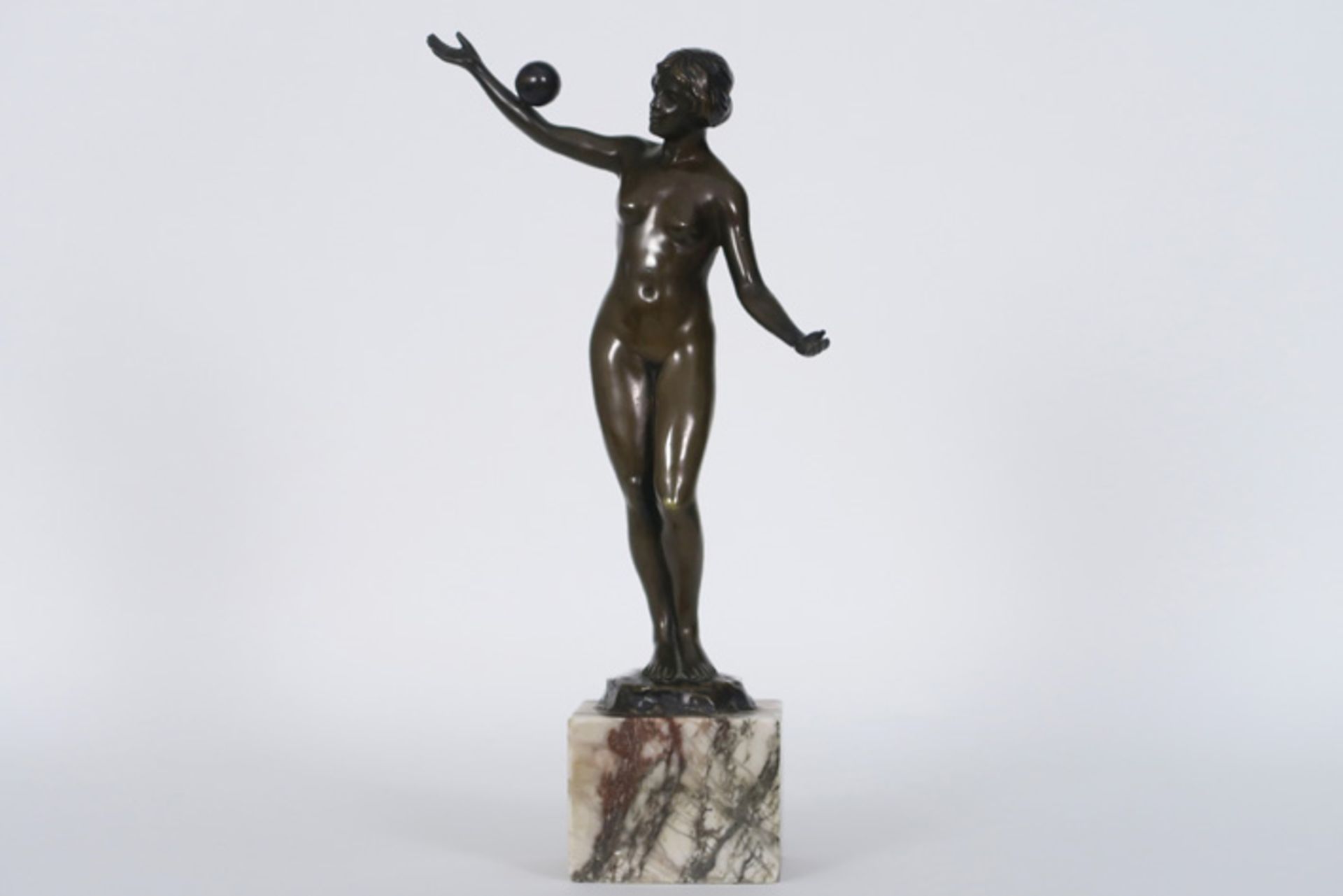 FOURNIER HIPPOLYTE (1853 -1926) sculptuur in brons : "Balspeelster" - hoogte : 25,5 [...]