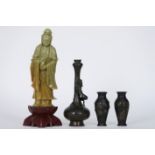 Lot (4) Oosters met een paar Japanse vaasjes, een Chinese vaas en een Chinese [...]