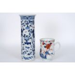 Lot (2) Chinees porselein met een achttiende eeuwse bierbeker (Imari) en een gemerkte [...]