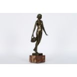 SCHMIDT- HOFER OTTO (1873 - 1925) sculptuur in brons : "Waterdraagster" - hoogte : [...]