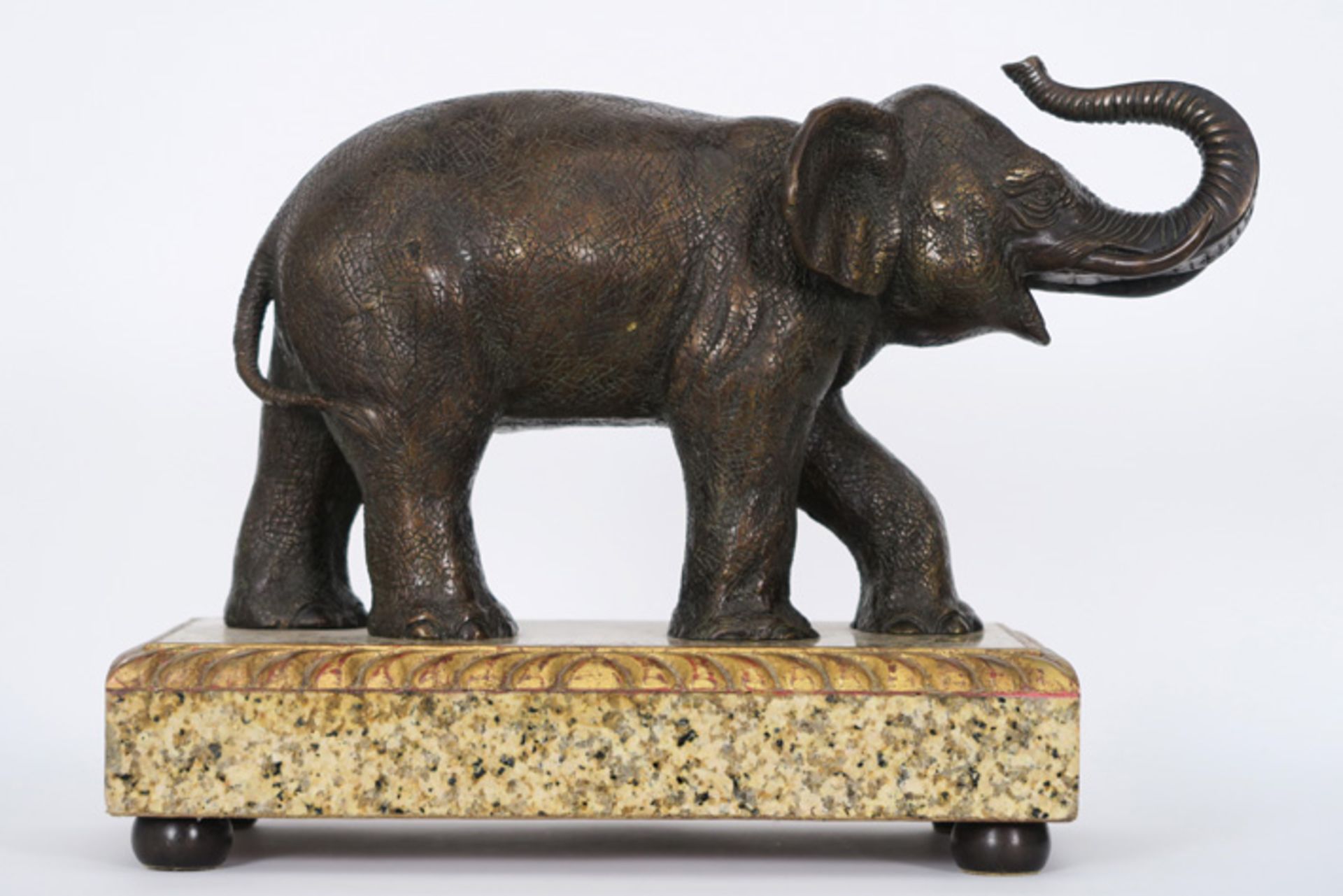 Mooie gestileerde Art Deco-sculptuur in brons : "Olifant" - op een sokkel in [...]