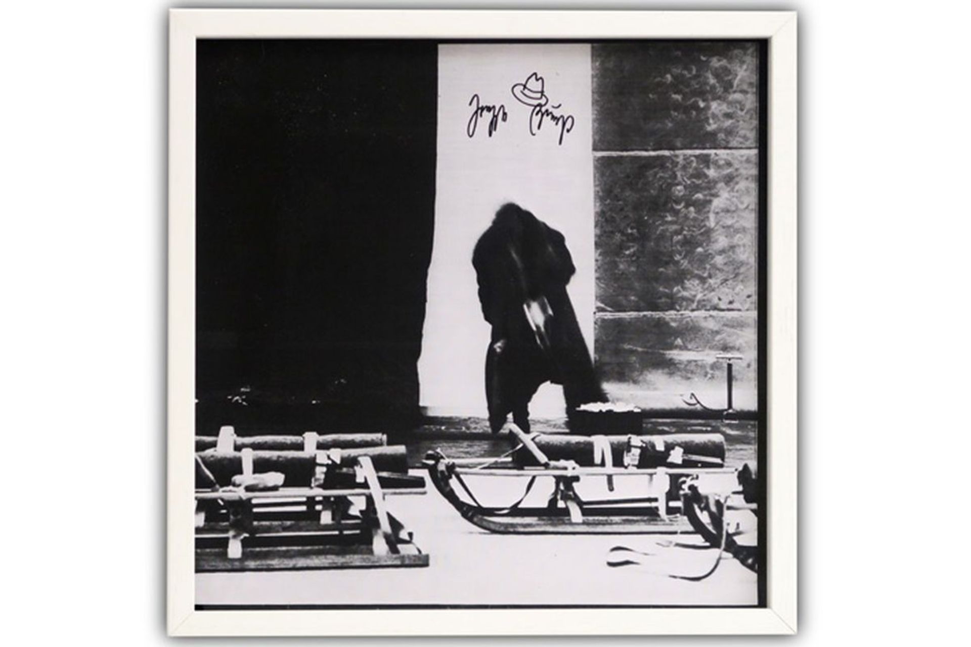 BEUYS JOSEPH (1921 - 1986) zeefdruk van een foto (van Beuys) op vinyl uit de [...]