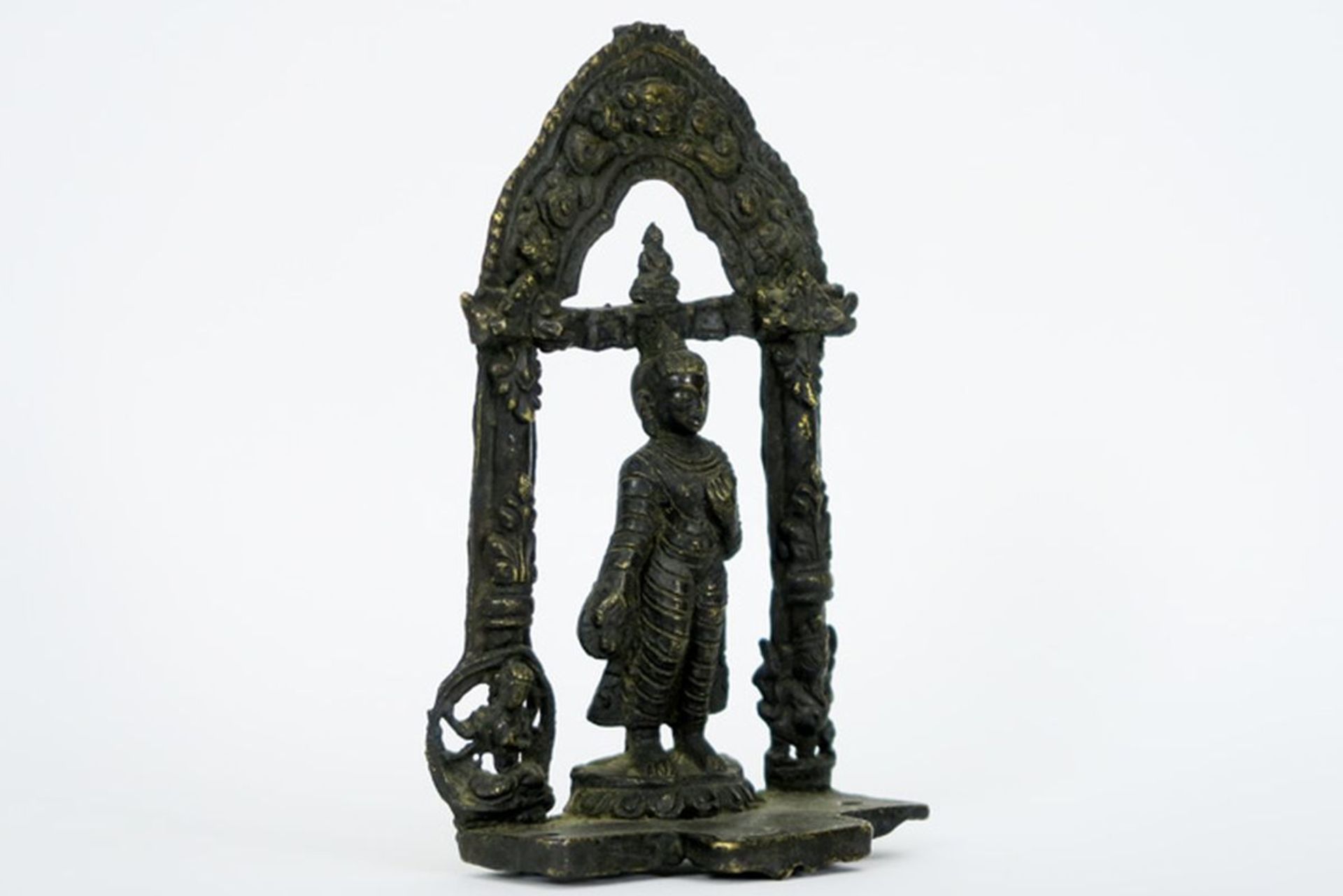 HIMALAYA-GEBIEDEN antieke sculptuur in brons met de voorstelling van de in een [...] - Bild 2 aus 3