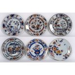 six 18th Cent. Chinese plates in porcelain with Imari decor - - Lot van zes [...]