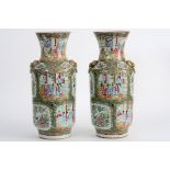 19th Cent. Chinese pair of vases in porcelain with Cantonese decor - - Paar [...]