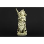 old Chinese "warrior" sculpture in ivory - - Oude Chinese sculptuur in ivoor : [...]