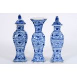 17th/18th Cent. Chinese 3pc Kang Hsi garniture in porcelain with blue-white peacock [...]