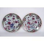 pair of 18th Cent. Chinese plates in porcelain with Famille Rose decor with garden [...]