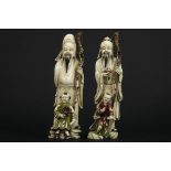pair of antique Chinese sculptures in partially polychromed ivory - - Paar antieke [...]