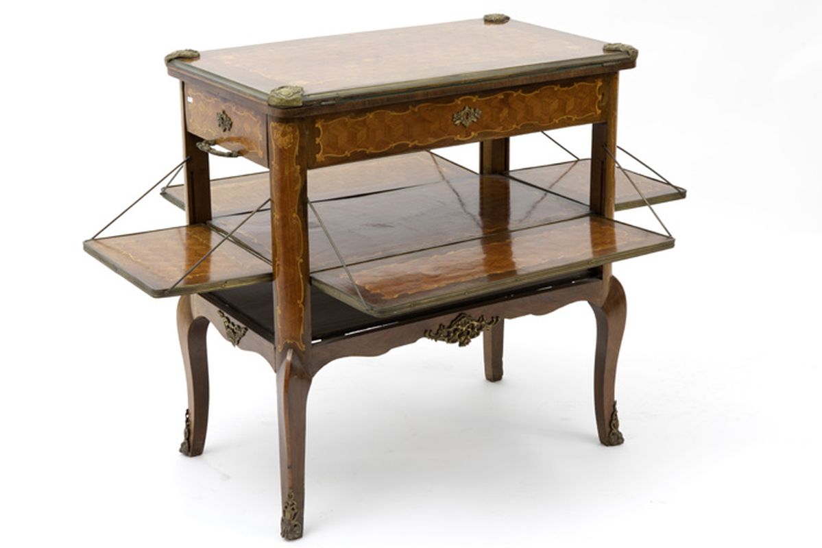 quite special serving table in marquetry with mountings in guilded bronze - - [...] - Image 2 of 3