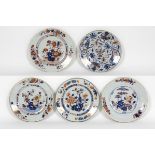 five 18th Cent. Chinese plates in porcelain with Imari decor - - Lot van vijf [...]