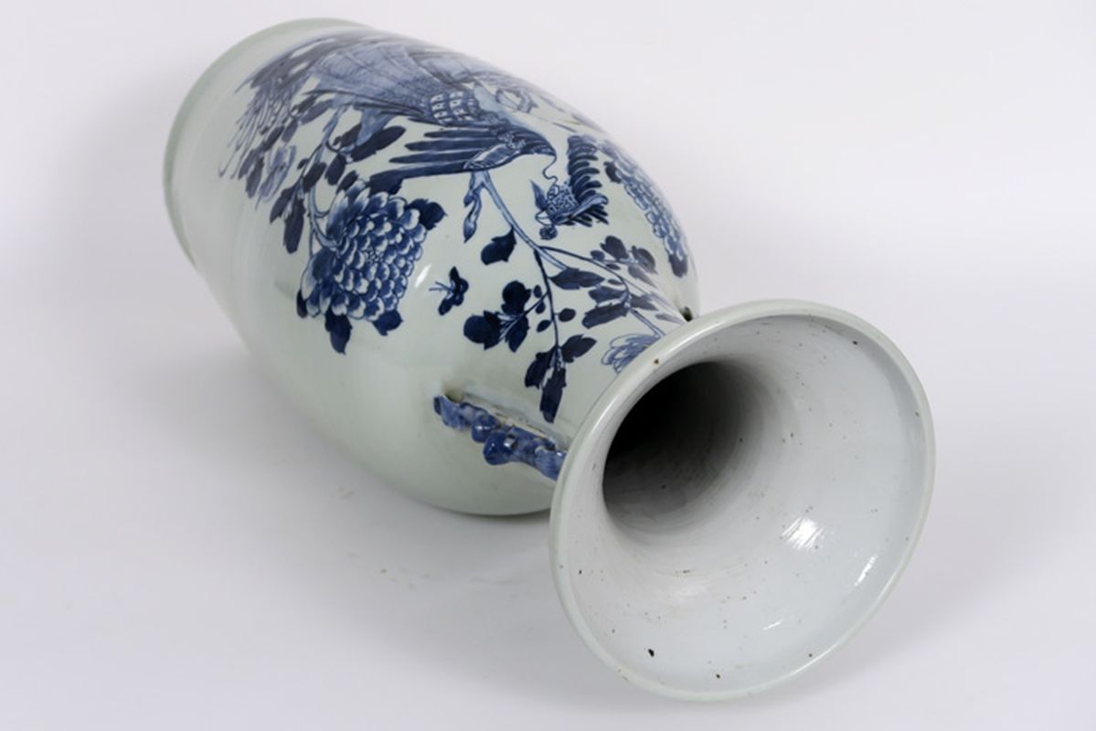19th Cent. Chinese vase in porcelain with a blue-white decor with bird - - [...] - Image 3 of 4