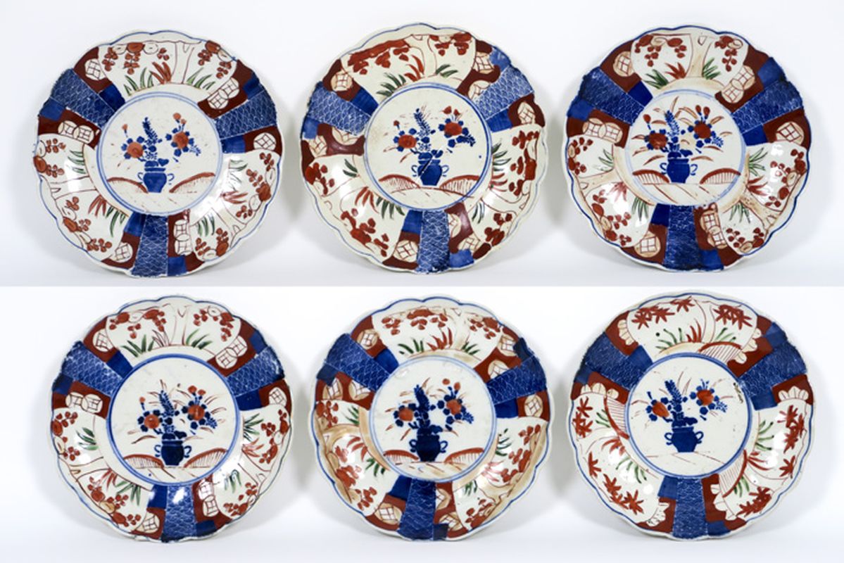 series of six antique Japanese plates in porcelain with Imari decor - - Reeks van [...]